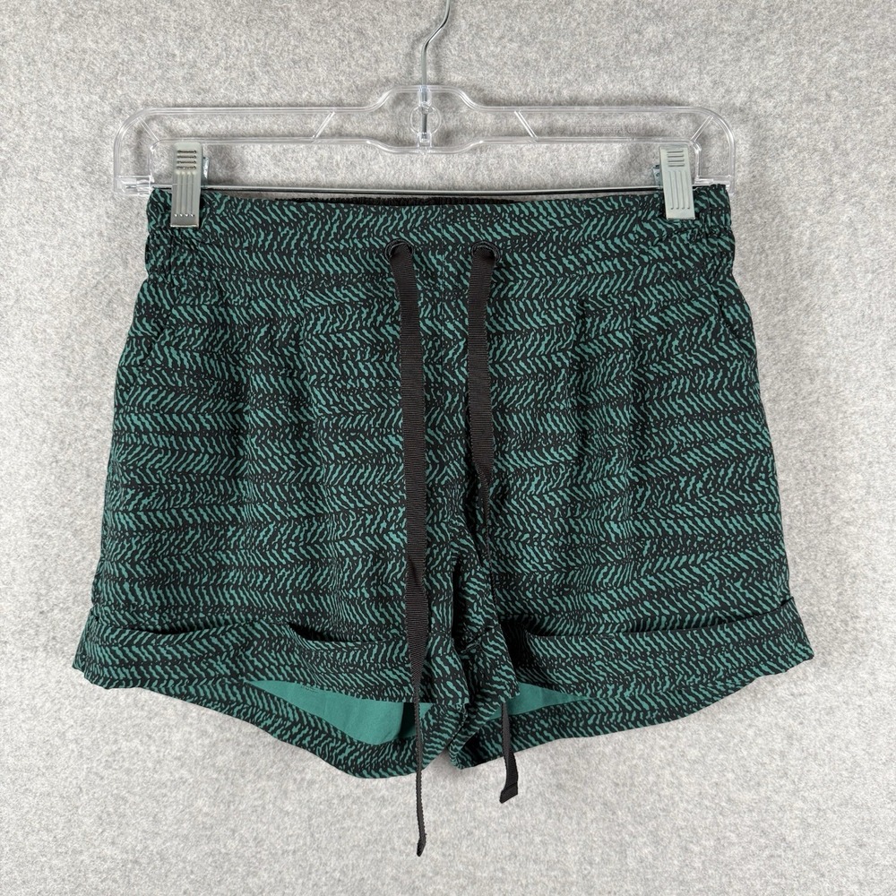 Lululemon Spring Break Away Shorts II in Hunter Green Mini Trax - Size 4
